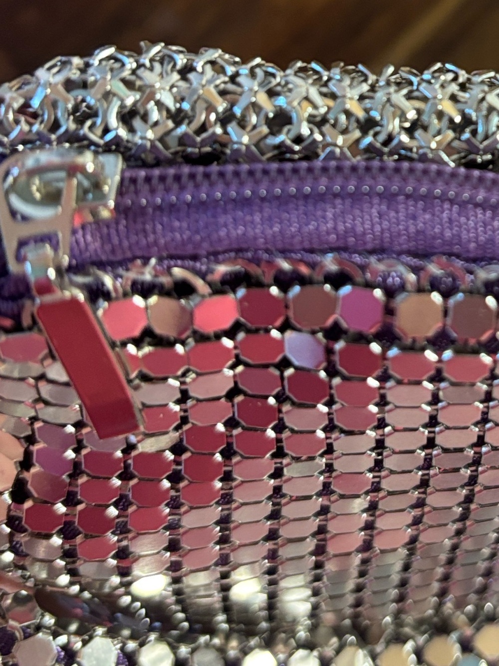 Mesh material shoulder bag with flap and hidden zip closure - Picture 4 of 6